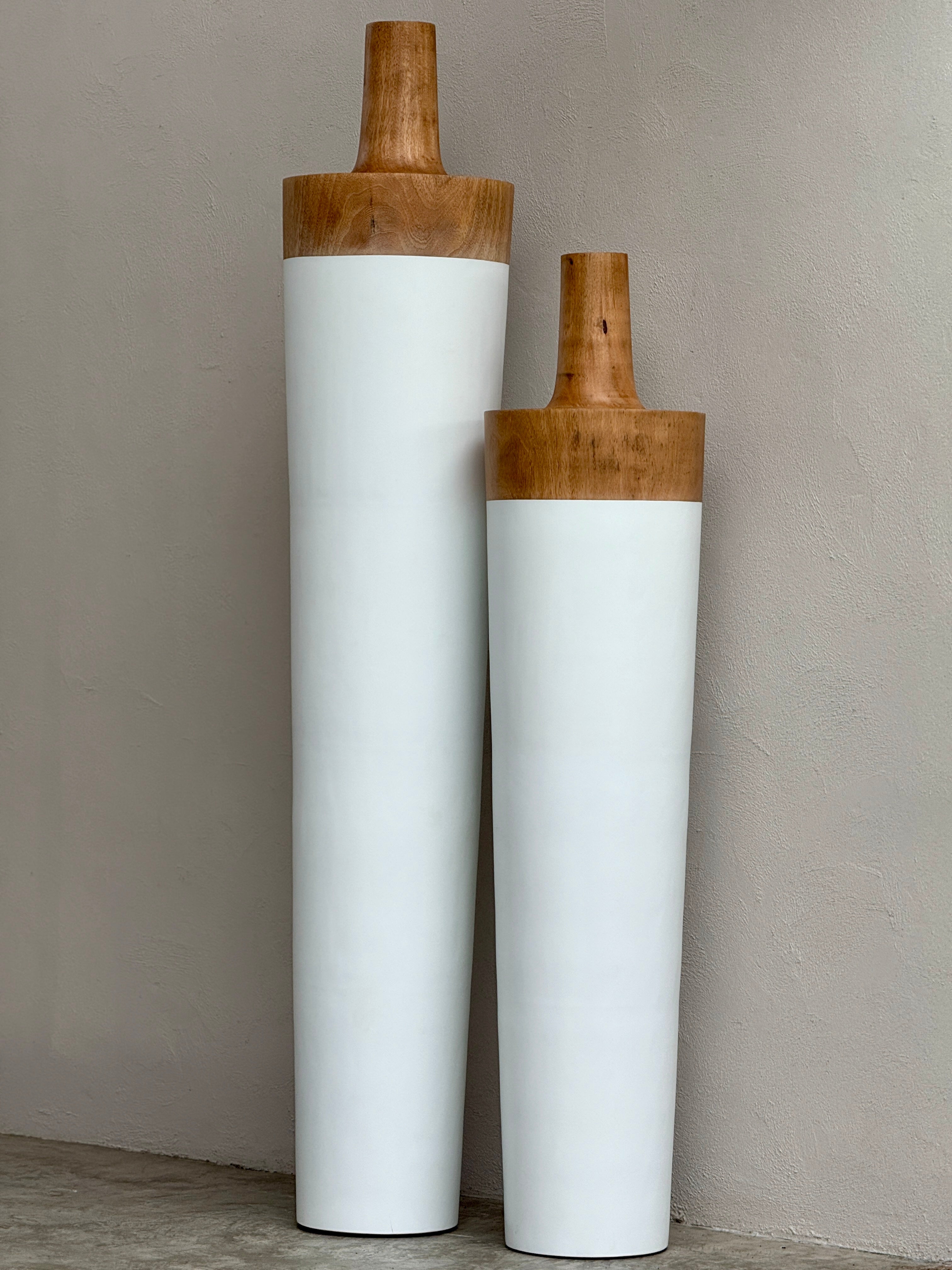 Sensai Lom houten vloervaas H200 en H160 suarhout naturel