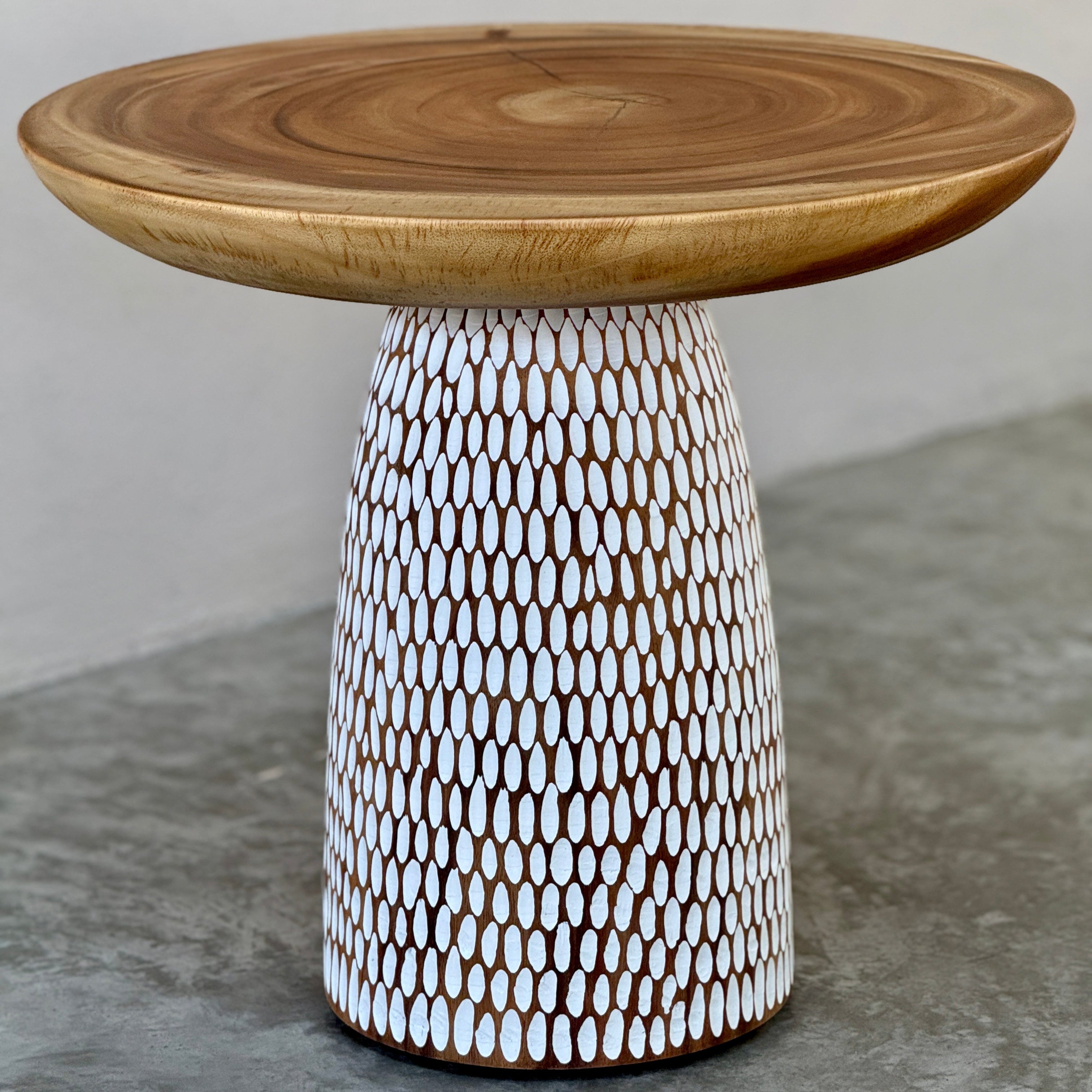 Kanda Nara Mala bijzettafel – witte afwerking, detailopname