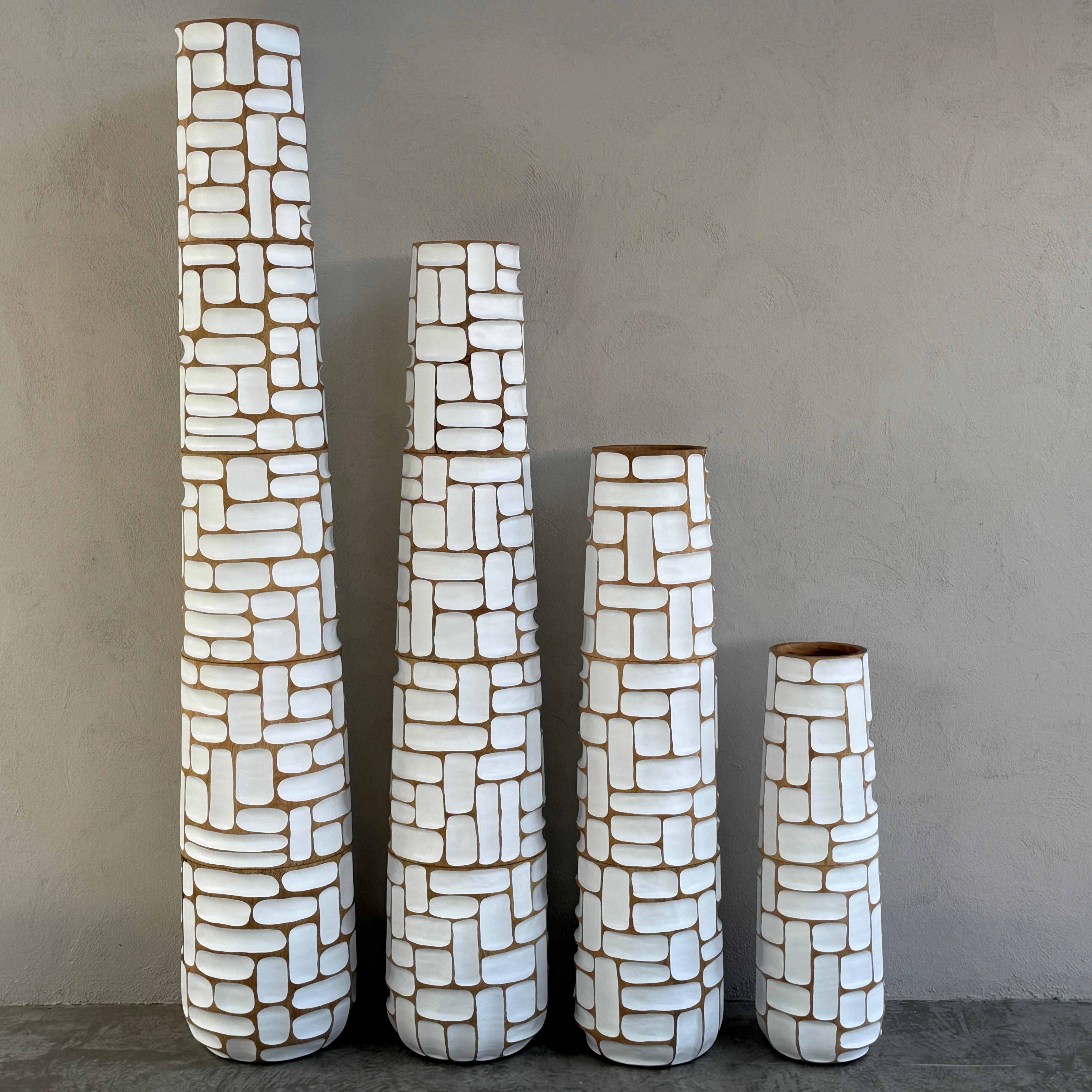 Sensai Sai houten vloervaas H200_H160_H120_H80 suar hout naturel met witte afwerking | Studio Eline
