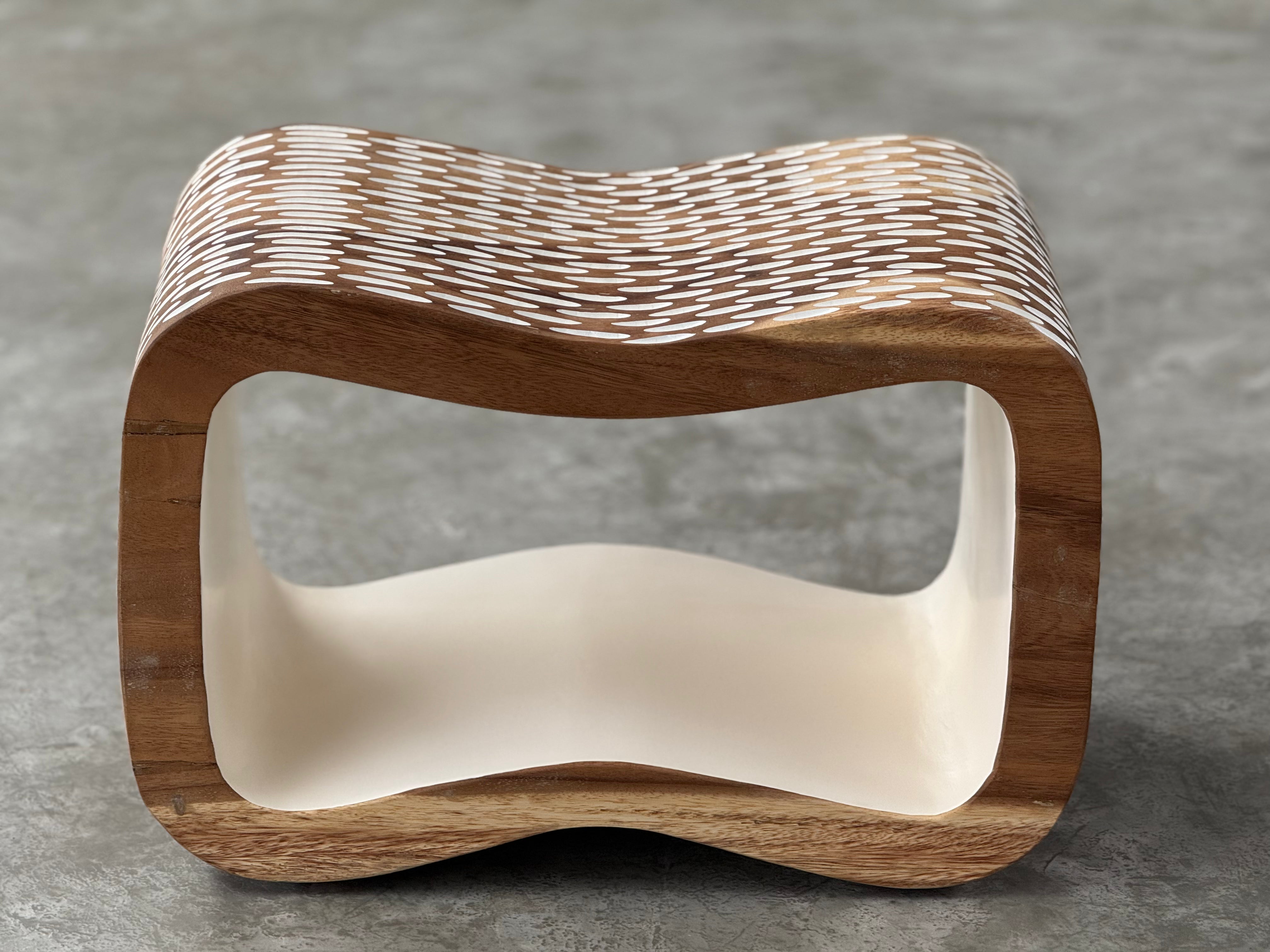 Suriya Kluen Mala Summer Shine carving en lichtspel