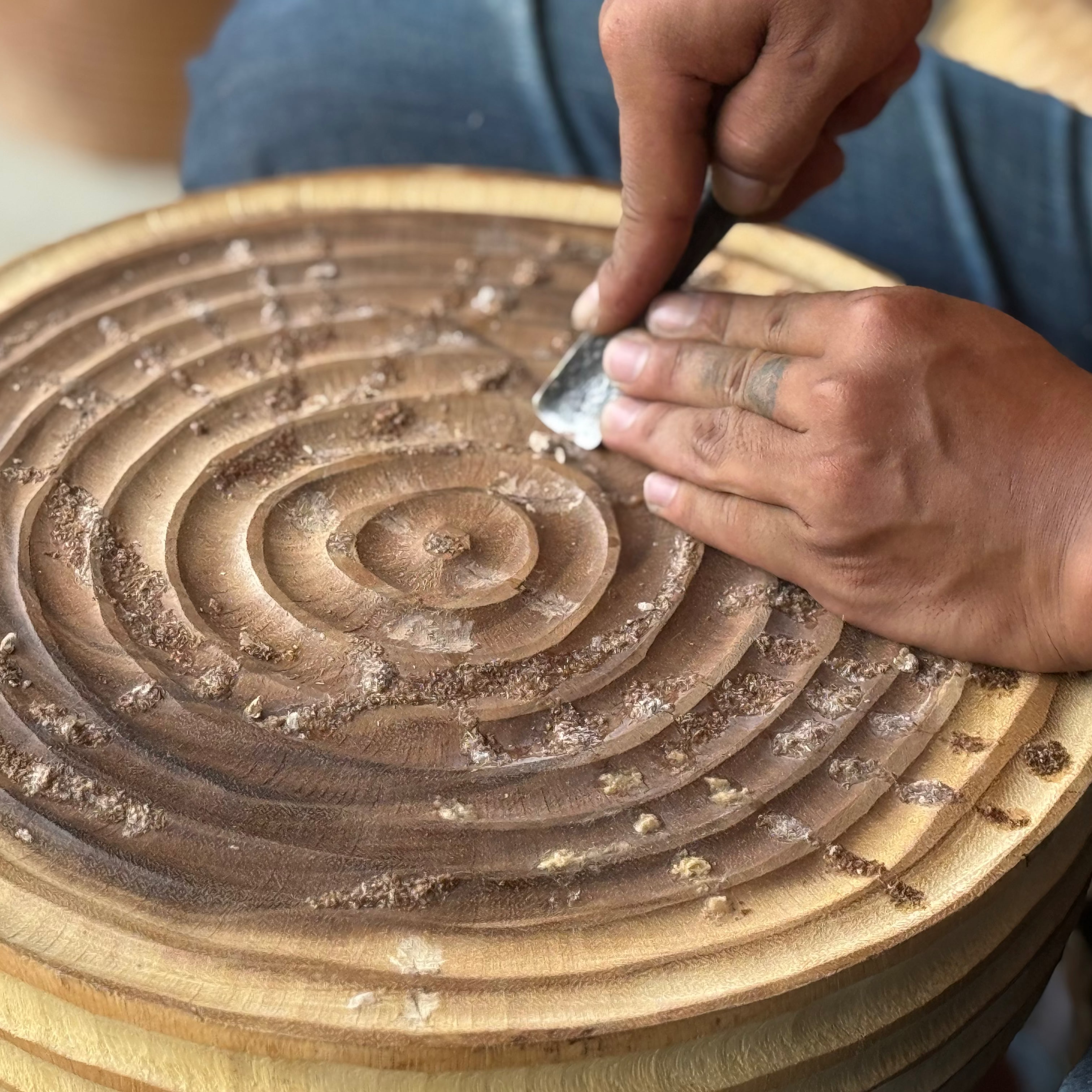 Suriya Tara Sira carving met de hand