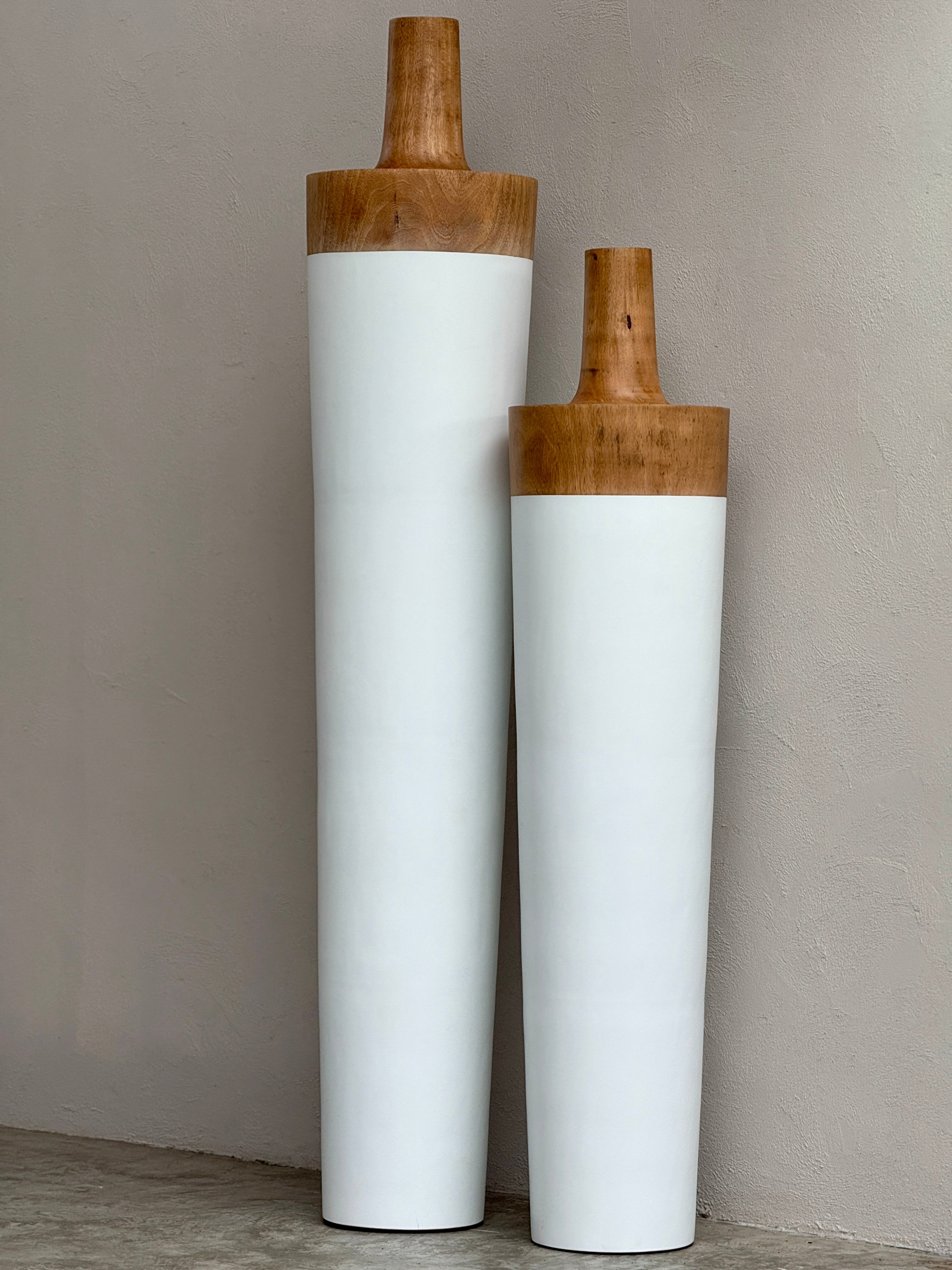 Sensai Lom houten vloervaas H200 en H160 suarhout naturel - wit
