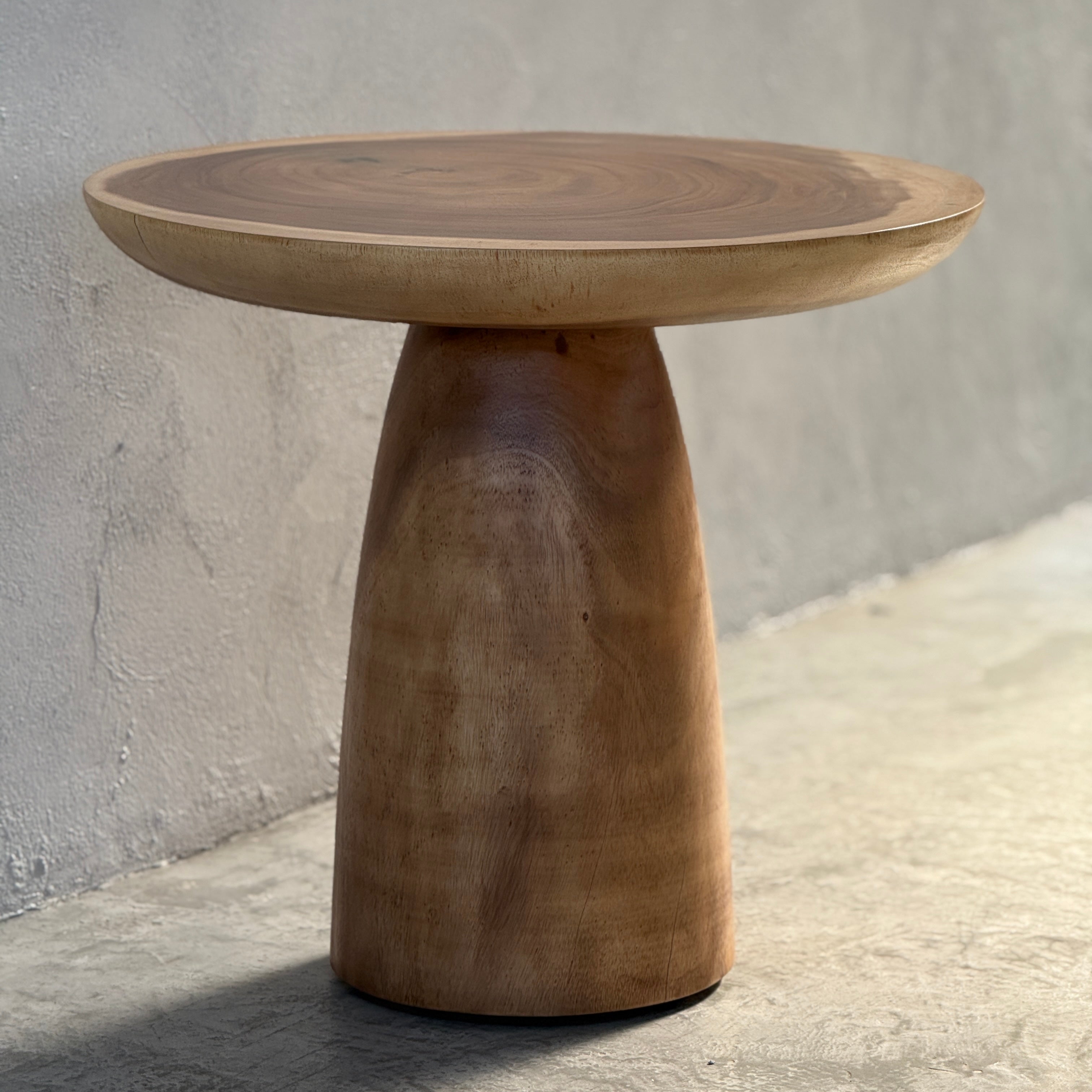 Kanda Nara Pure houten bijzettafel – detailopname houtstructuur suarhout