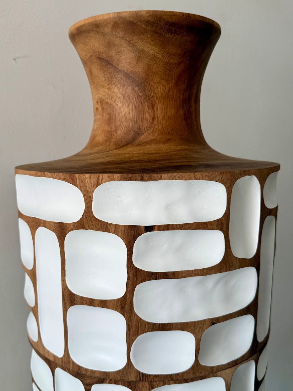 Sensai Din houten vloervaas detail suar hout carving