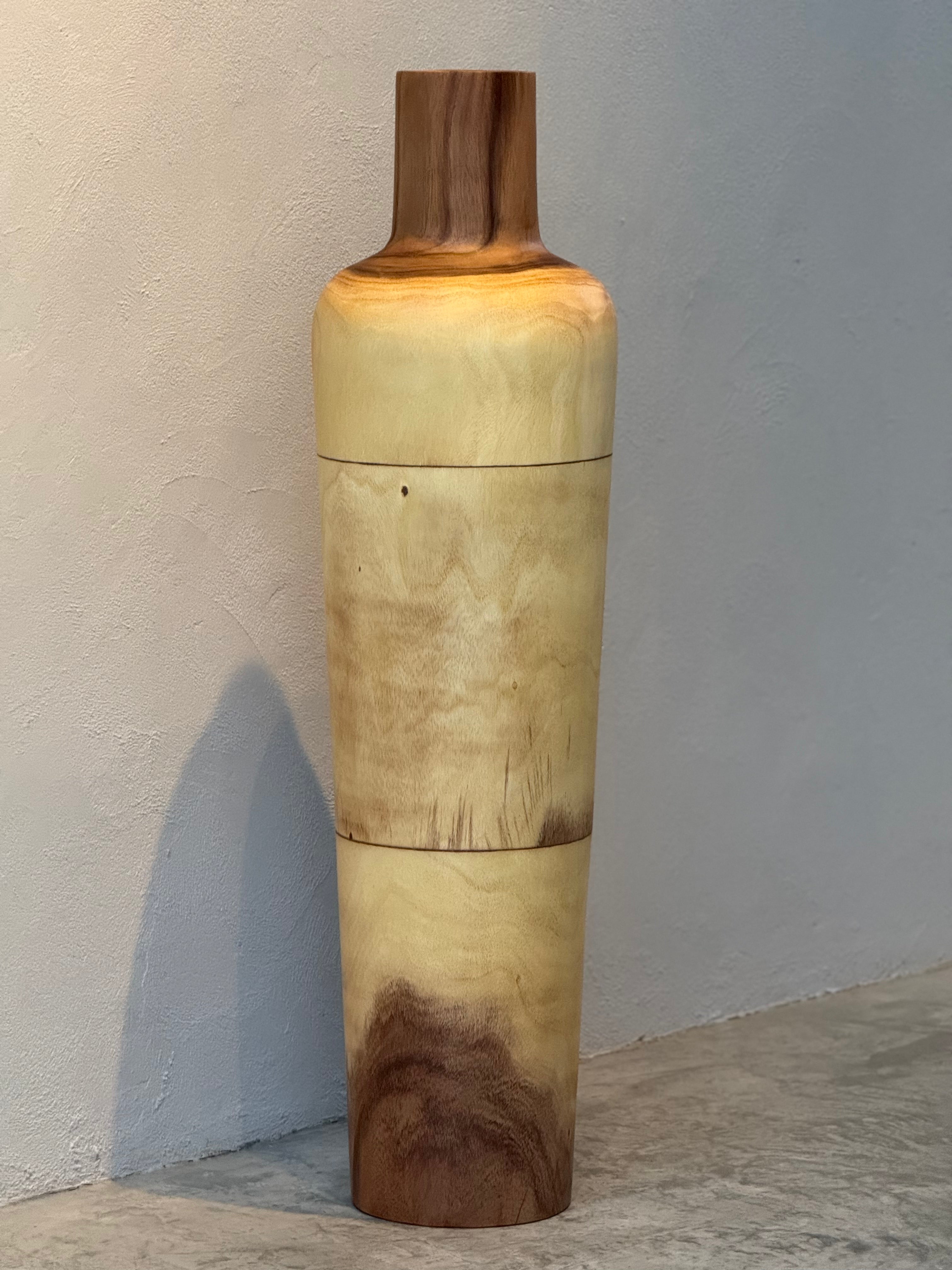 Sensai Niran houten vloervaas H120 x D30 suar hout naturel | Studio Eline
