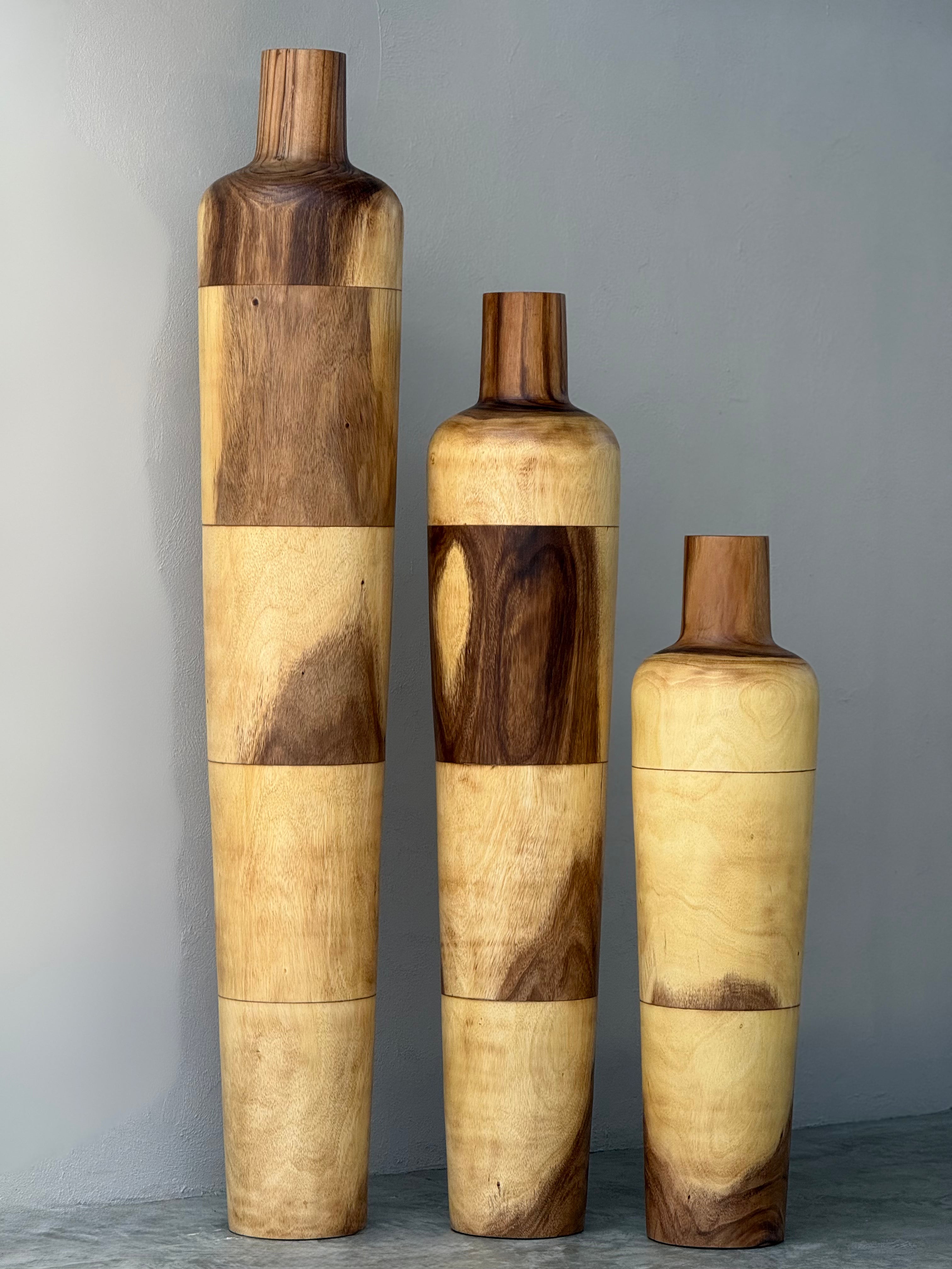 Sensai Niran houten vloervaas H80 x D25 suar hout naturel | Studio Eline