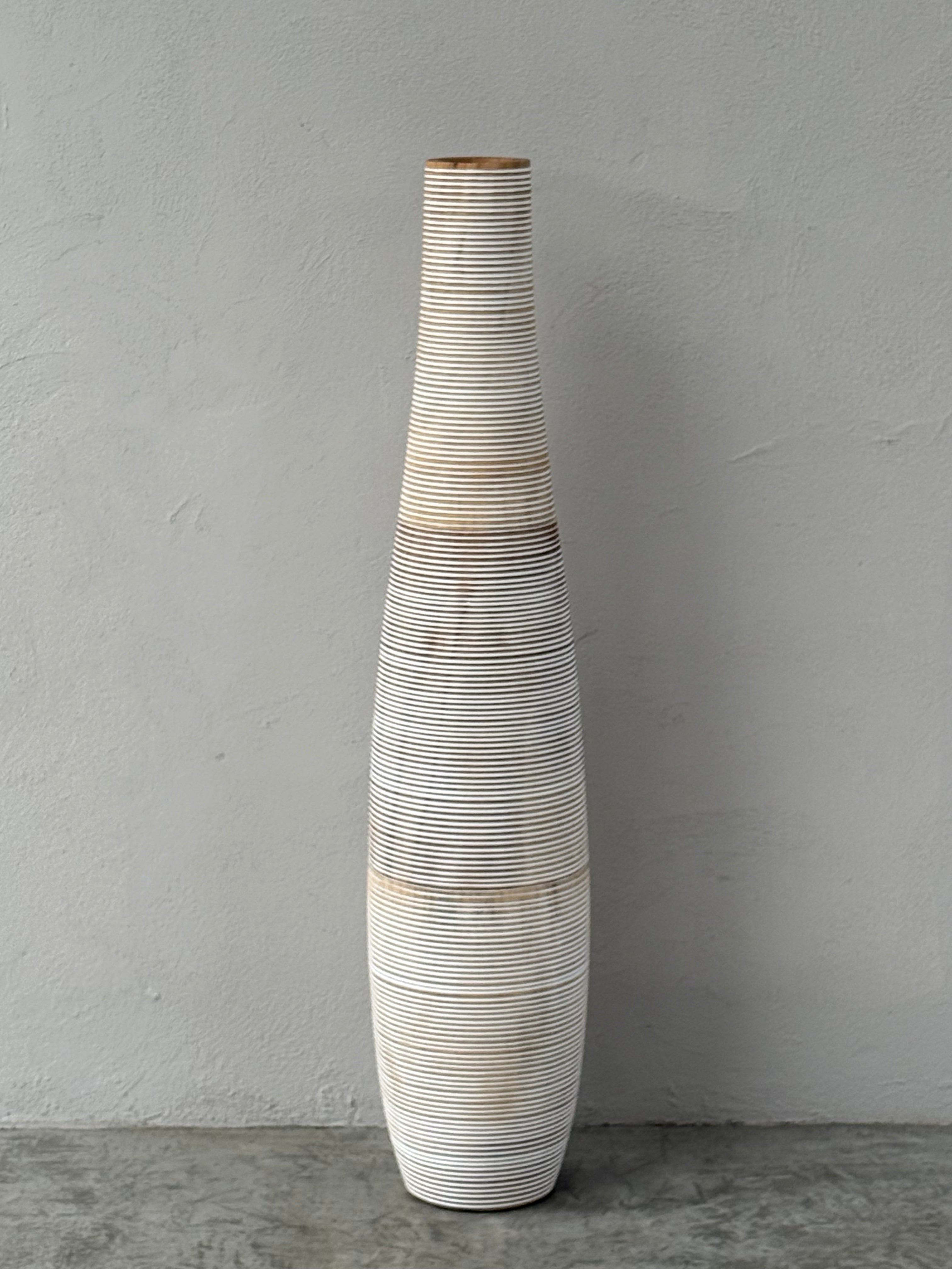  Sensai Rin houten vloervaas H120 suar hout naturel - wit
