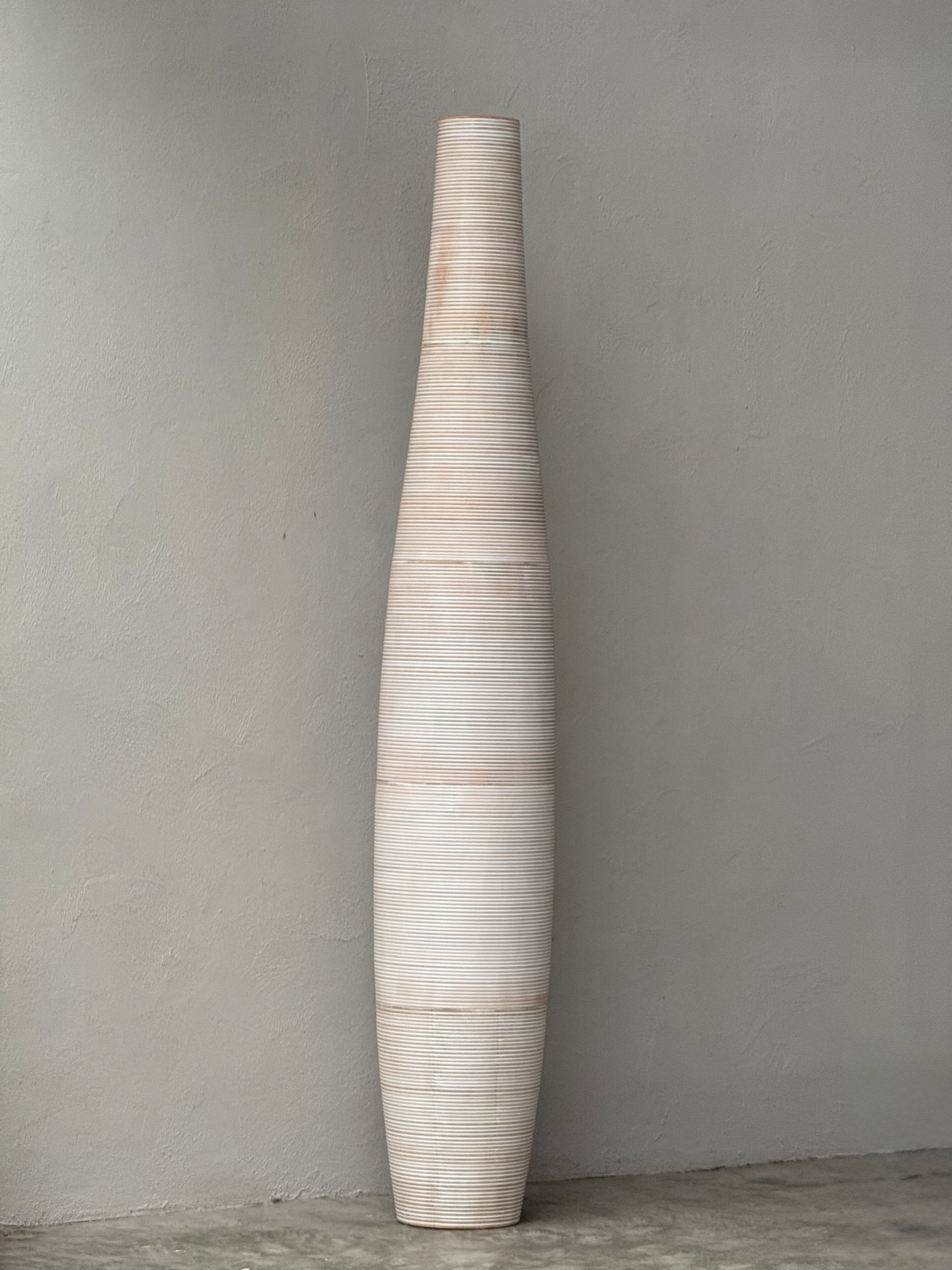  Sensai Rin houten vloervaas H200 suar hout naturel - wit