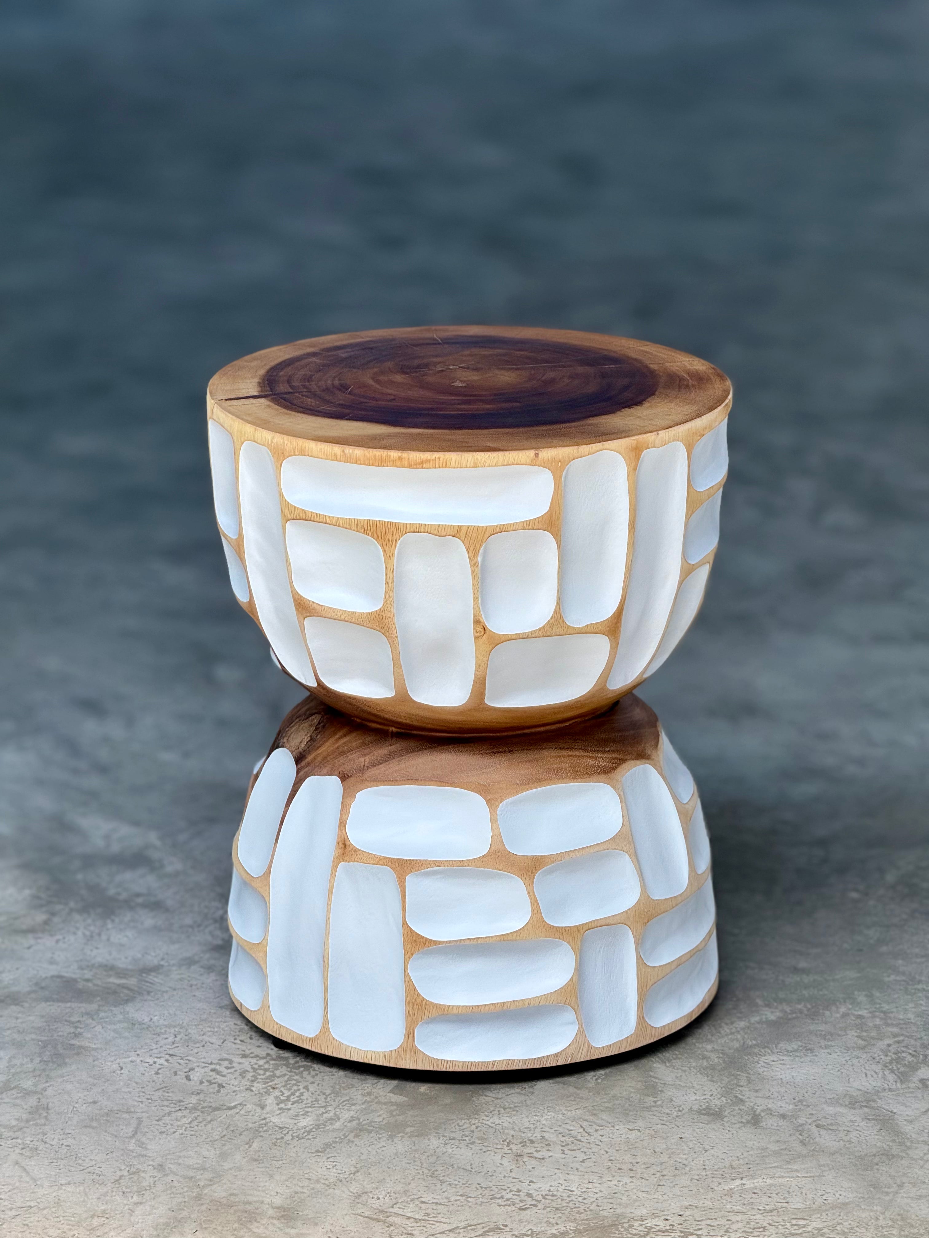 Suriya Kiri Nara sculpturaal zitobject van massief suar hout | Studio Eline