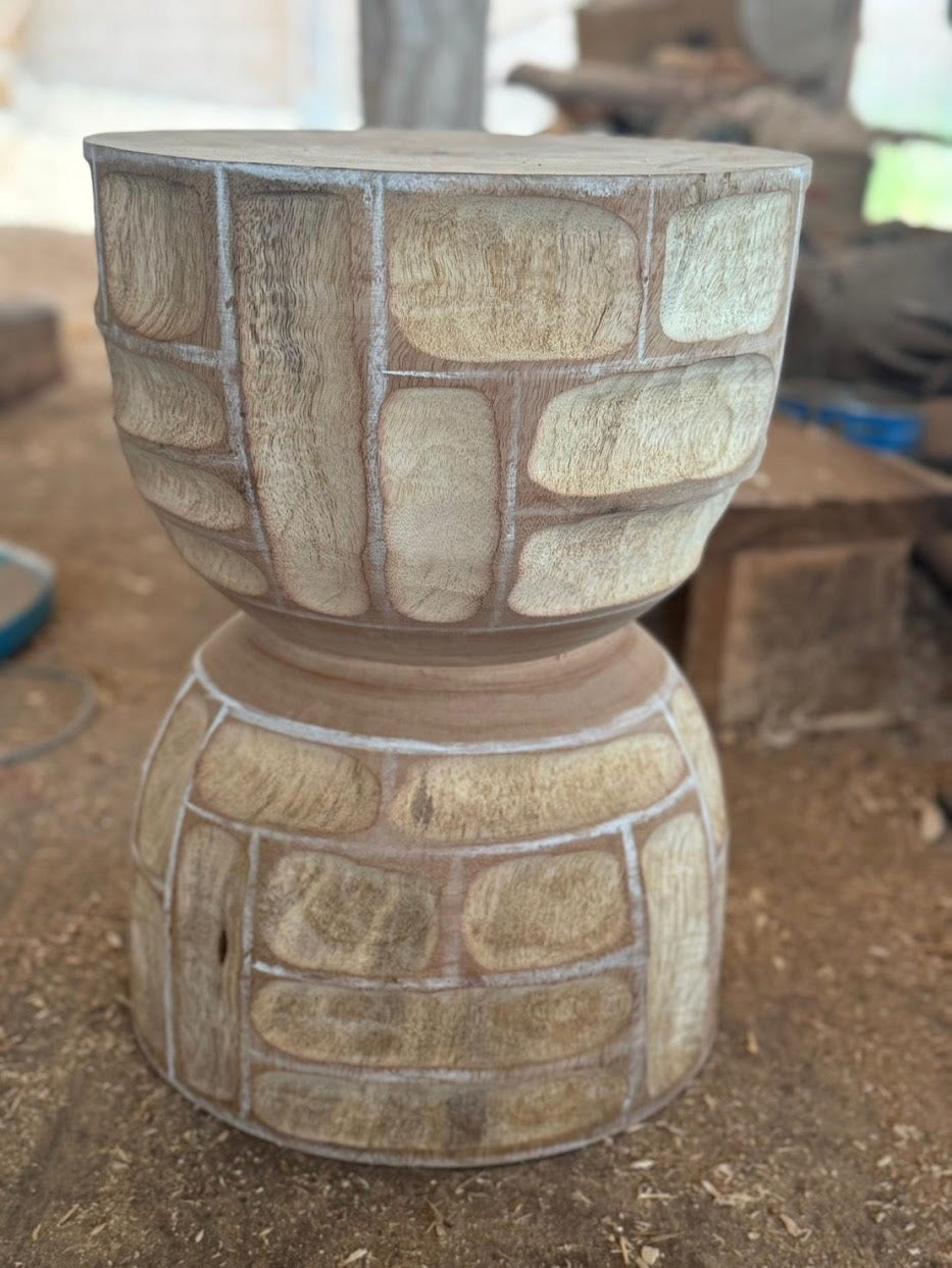 Handgesneden Nara-carving in suar hout, detail | Studio Eline